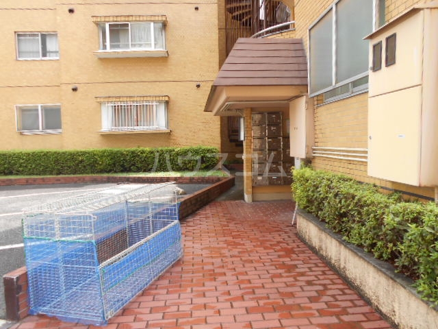 16/20 エントランス