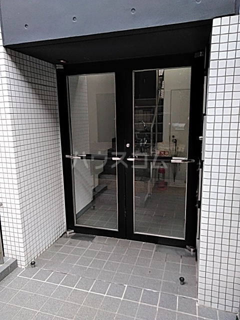 28/30 エントランス