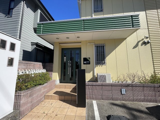 27/30 エントランス