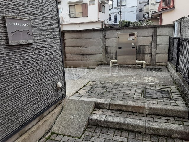 18/29 エントランス