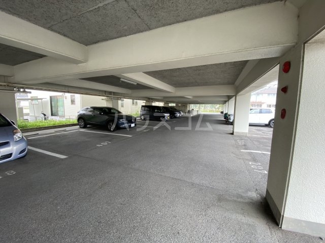 22/30 駐車場