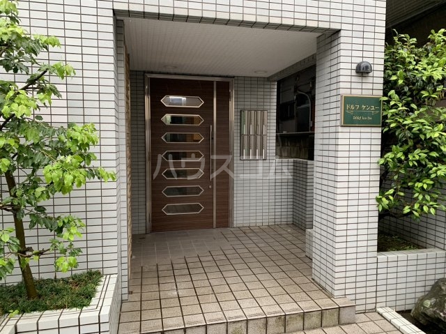 23/29 エントランス