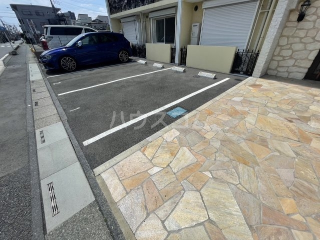 20/28 駐車場