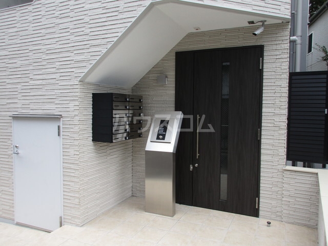 17/17 エントランス