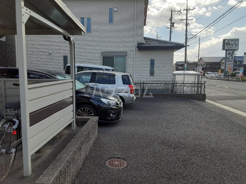 28/30 駐車場