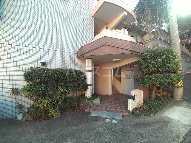 21/30 エントランス