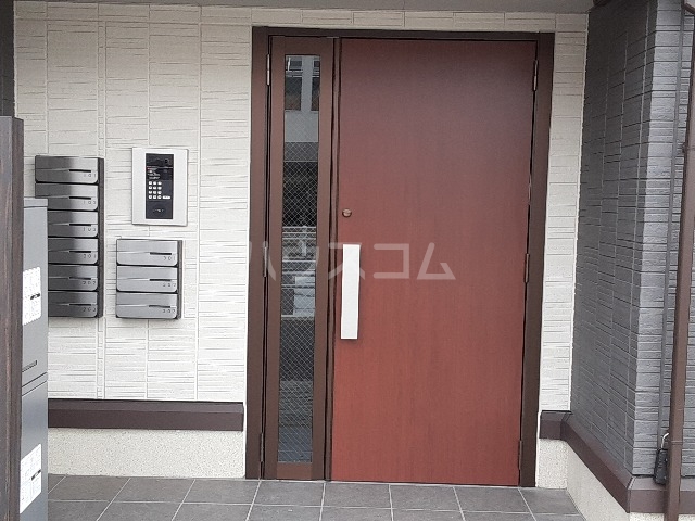 25/30 エントランス