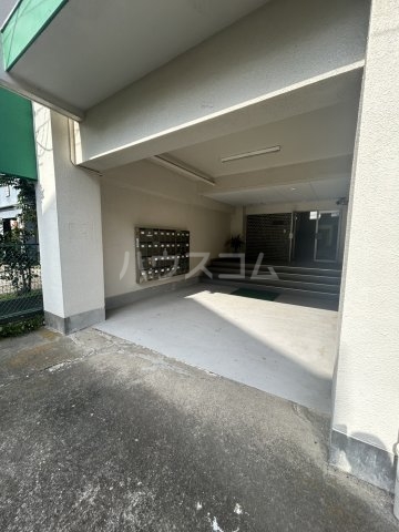 25/30 エントランス