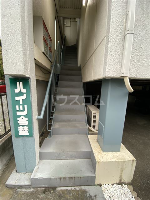 28/30 エントランス