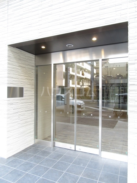 28/30 エントランス