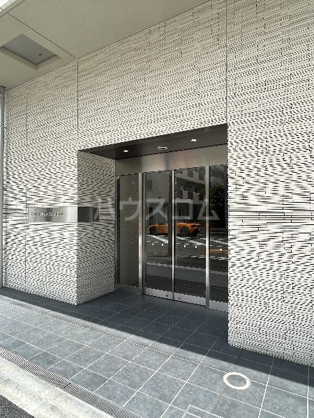 21/30 エントランス