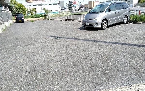 18/26 駐車場