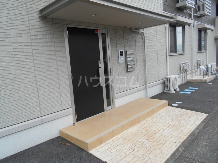 18/23 エントランス