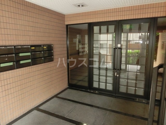 19/30 エントランス