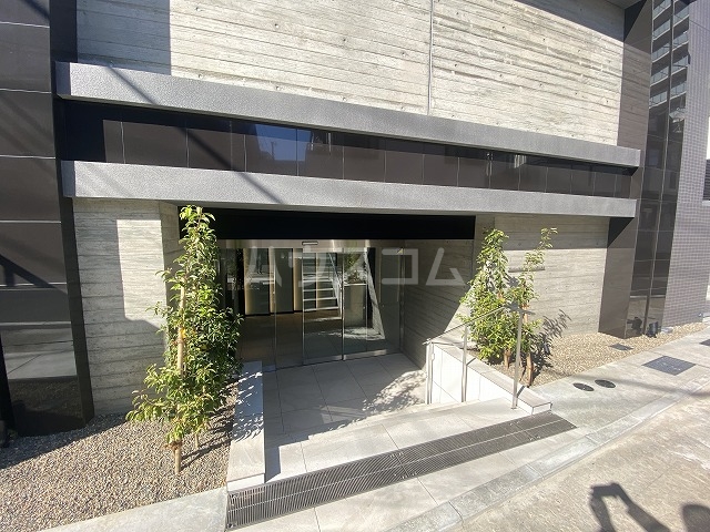 21/30 エントランス