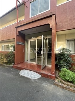 26/30 エントランス