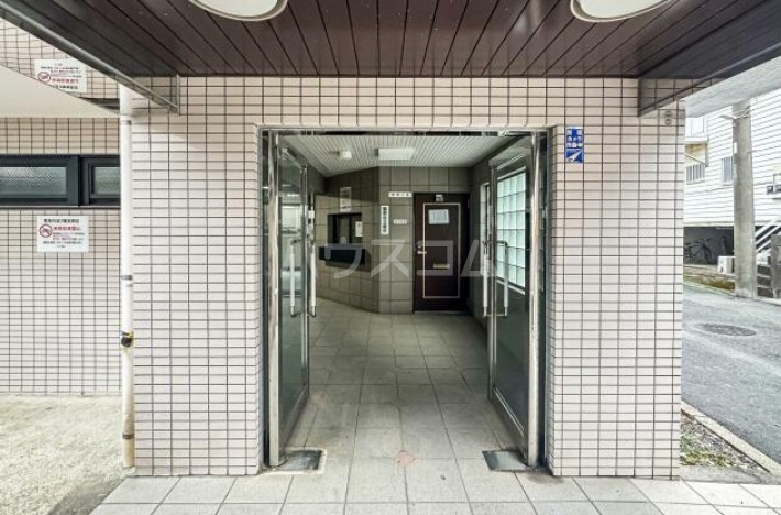 16/26 エントランス