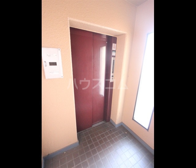 14/18 エントランス