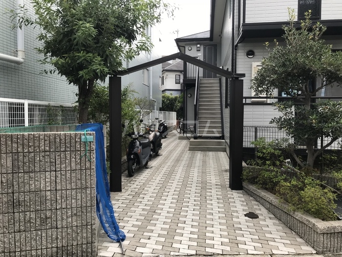 19/30 エントランス