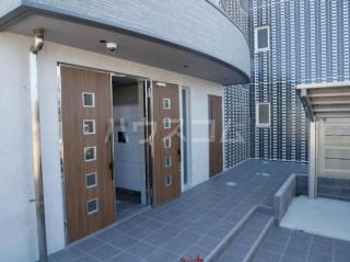 16/20 エントランス