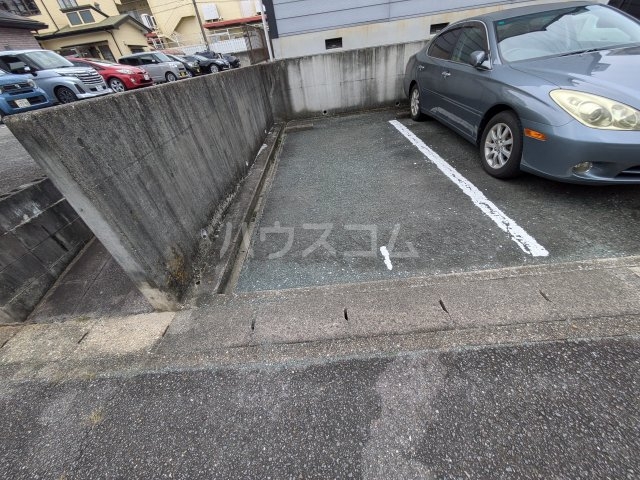 23/30 駐車場