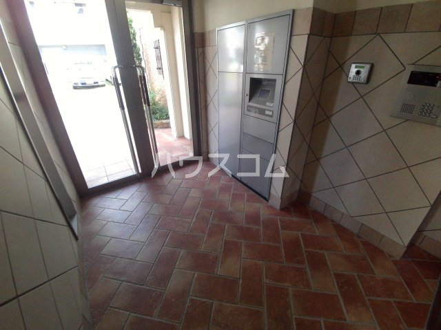 23/30 エントランス