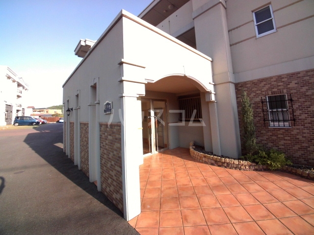 26/30 エントランス