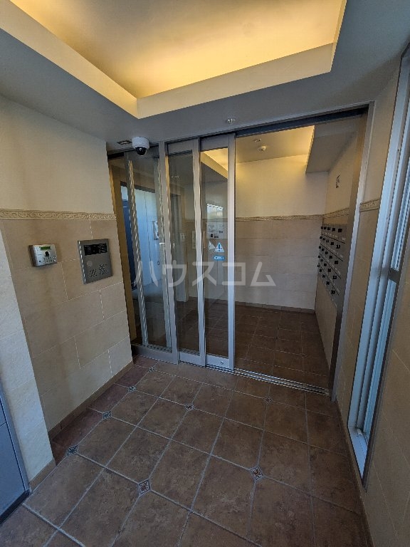 28/30 エントランス