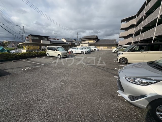 2/3 駐車場