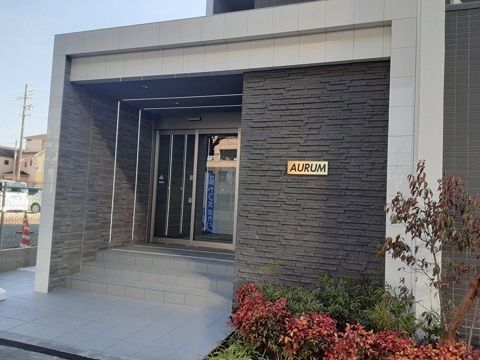 24/30 エントランス