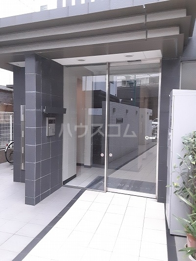 22/27 エントランス