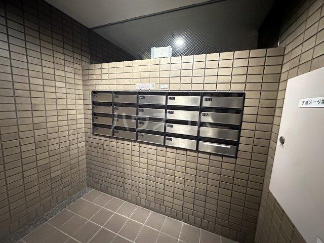 28/30 エントランス