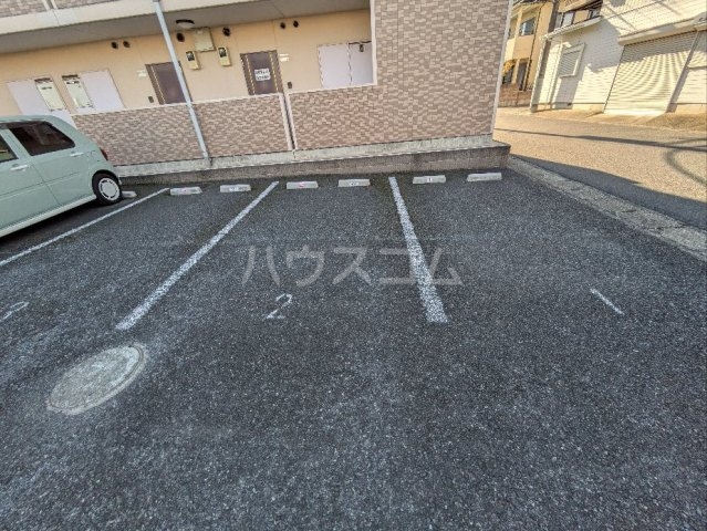 18/28 駐車場