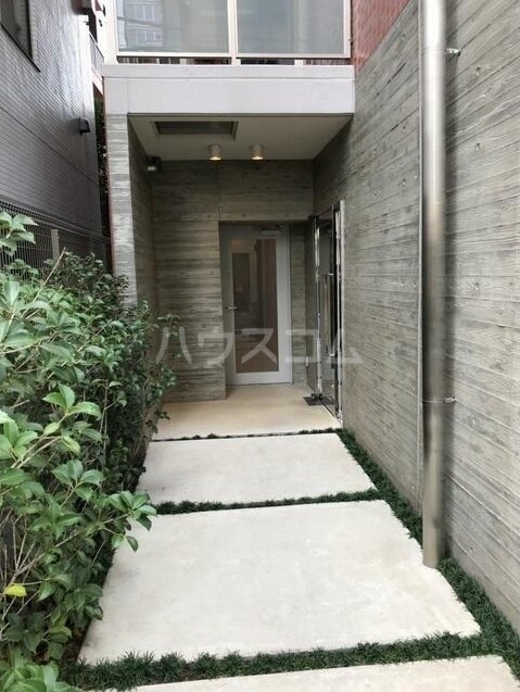 16/18 エントランス