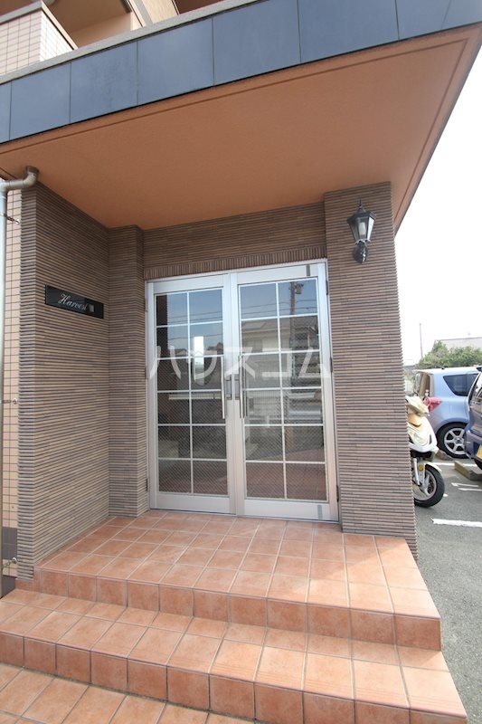 18/28 エントランス