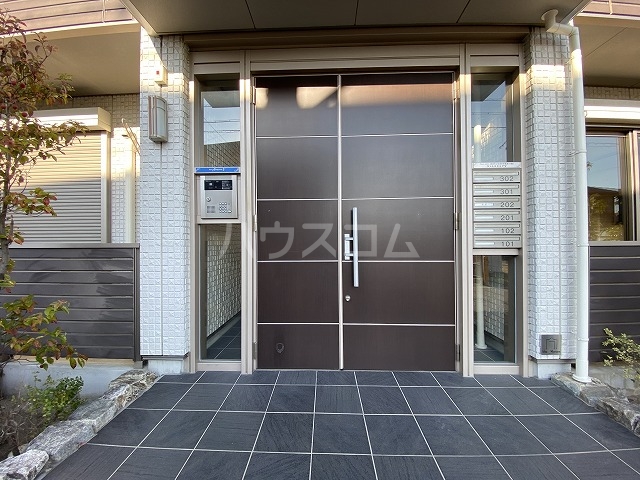 21/30 エントランス