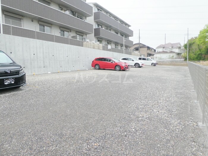 28/30 駐車場