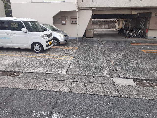 21/26 駐車場