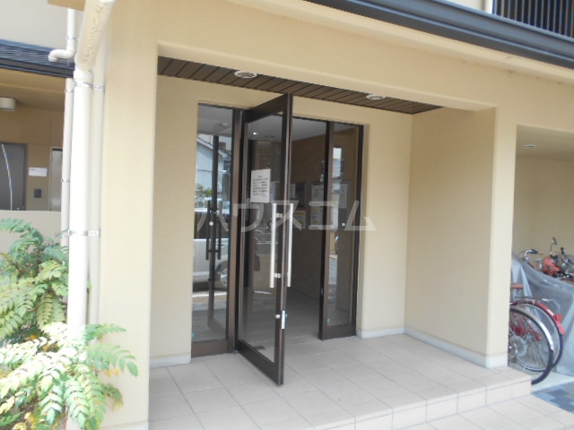 22/30 エントランス