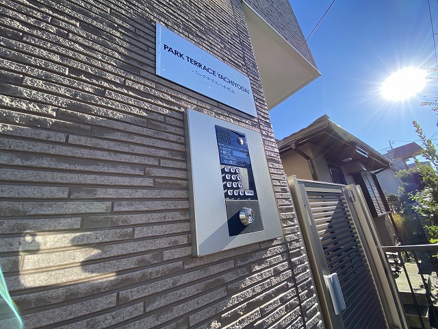 27/30 エントランス