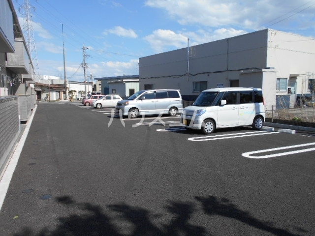 27/30 駐車場