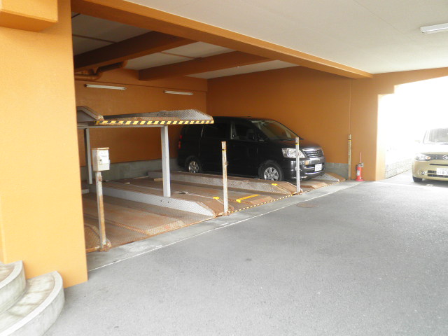 28/30 駐車場