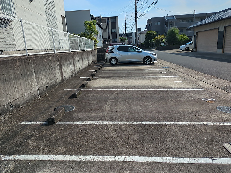 26/28 駐車場