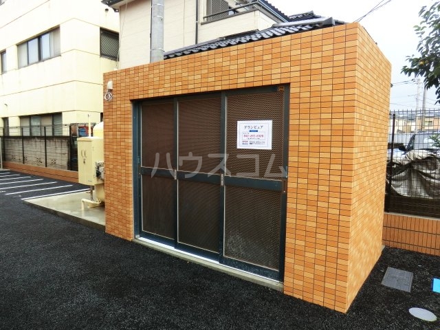 20/30 エントランス