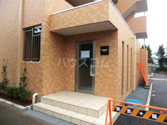 21/30 エントランス