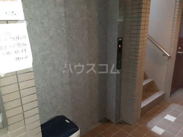 22/23 エントランス