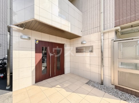 23/30 エントランス