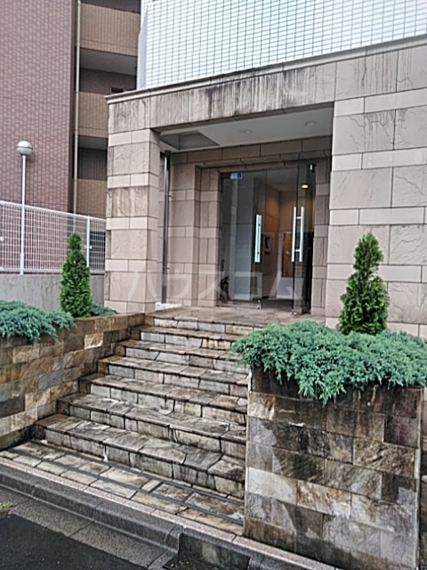 28/30 エントランス