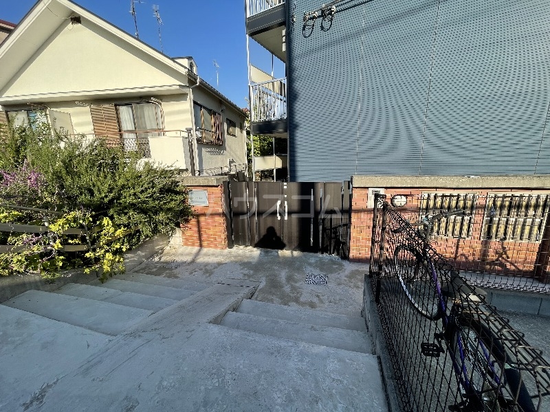 21/26 エントランス