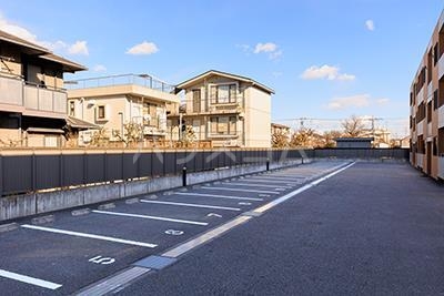 16/17 駐車場